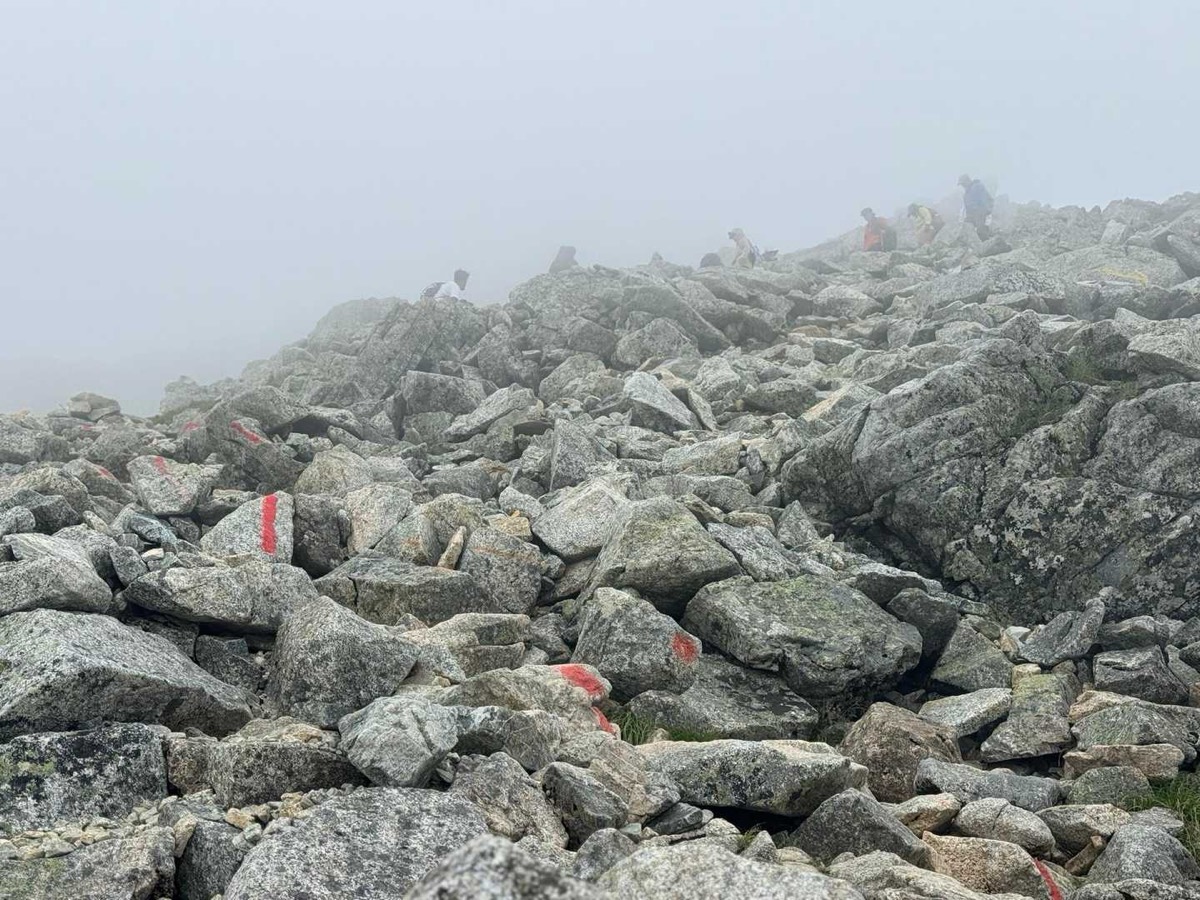 立山 雄山 雄山 岩場の登山道 足元 2026年7月24日撮影