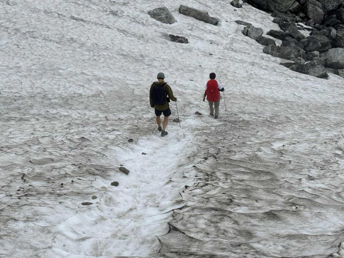 剱沢 剱御前小舎〜剣山荘 階段状にステップが切ってありました 2026年7月25日12:34