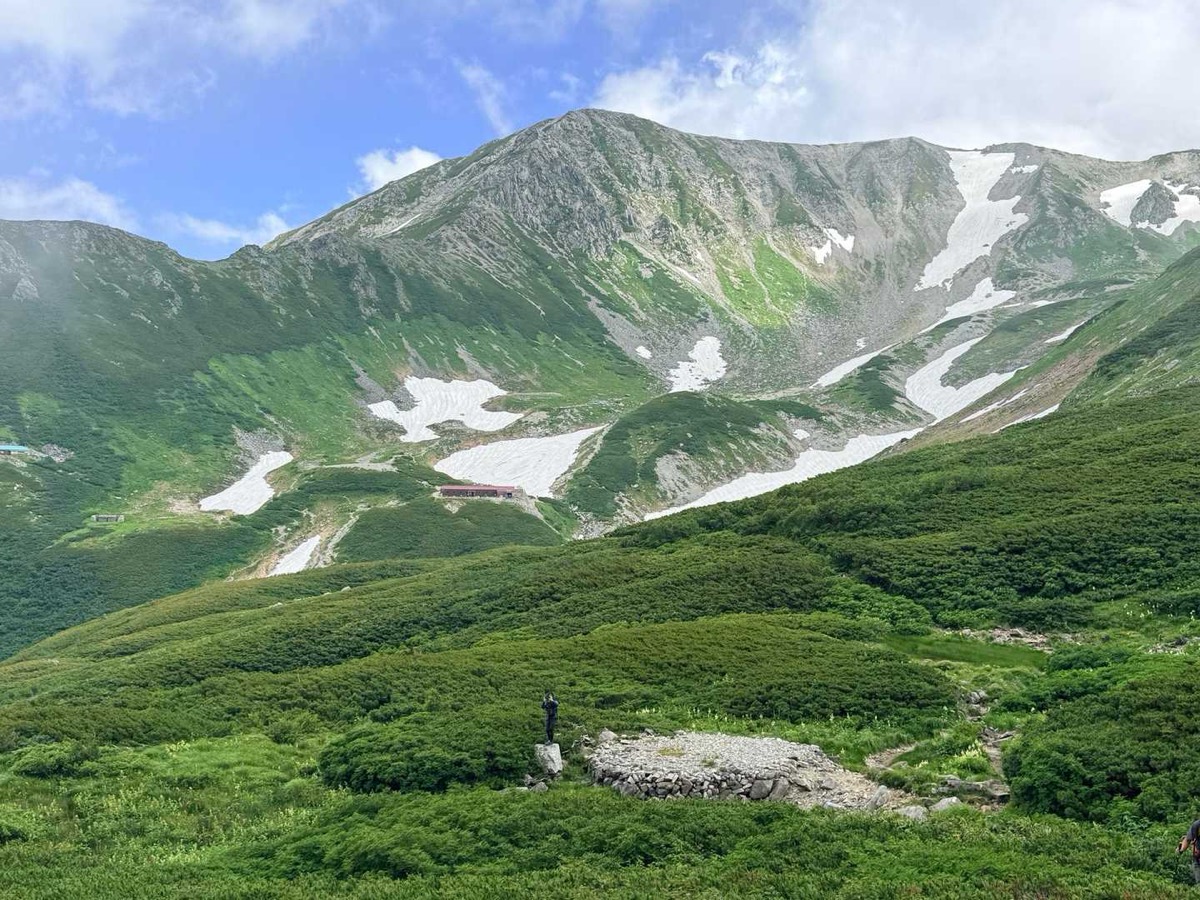剱沢 剣山荘 晴れ間に現れた別山方面のカール 2026年7月25日14:19