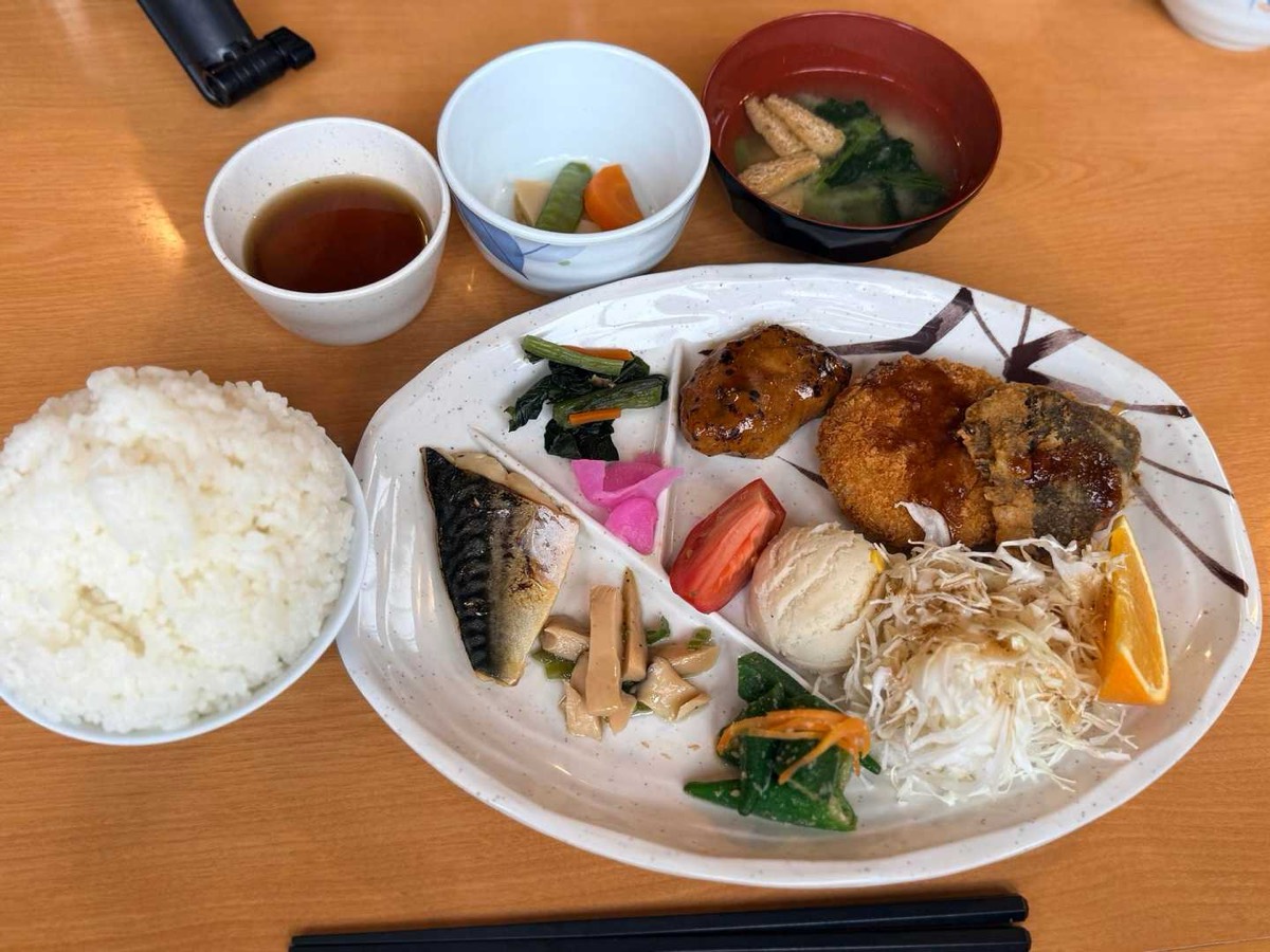 剱沢 剣山荘 この日の夕食。品数が本当に豊富です 2026年7月25日16:49
