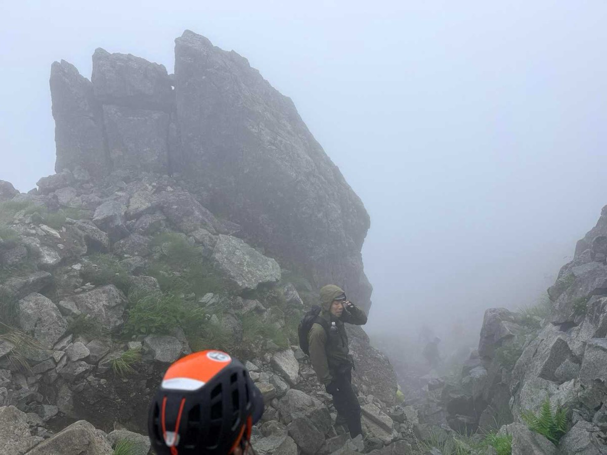 剱岳 別山尾根 カニのヨコバイ〜前剱 前剱大岩の付近。狭く、落石の多い場所 2026年7月26日08:15