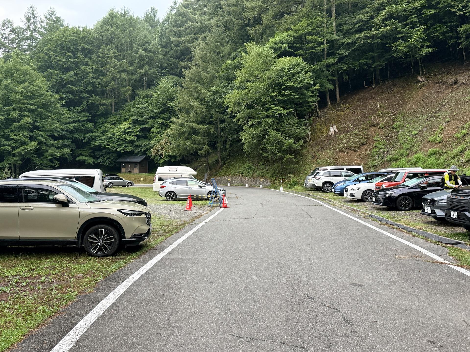 越路(こしじ)ゲート側から見た第1駐車場🅿️の様子 駐車可能台数は約30台ほど