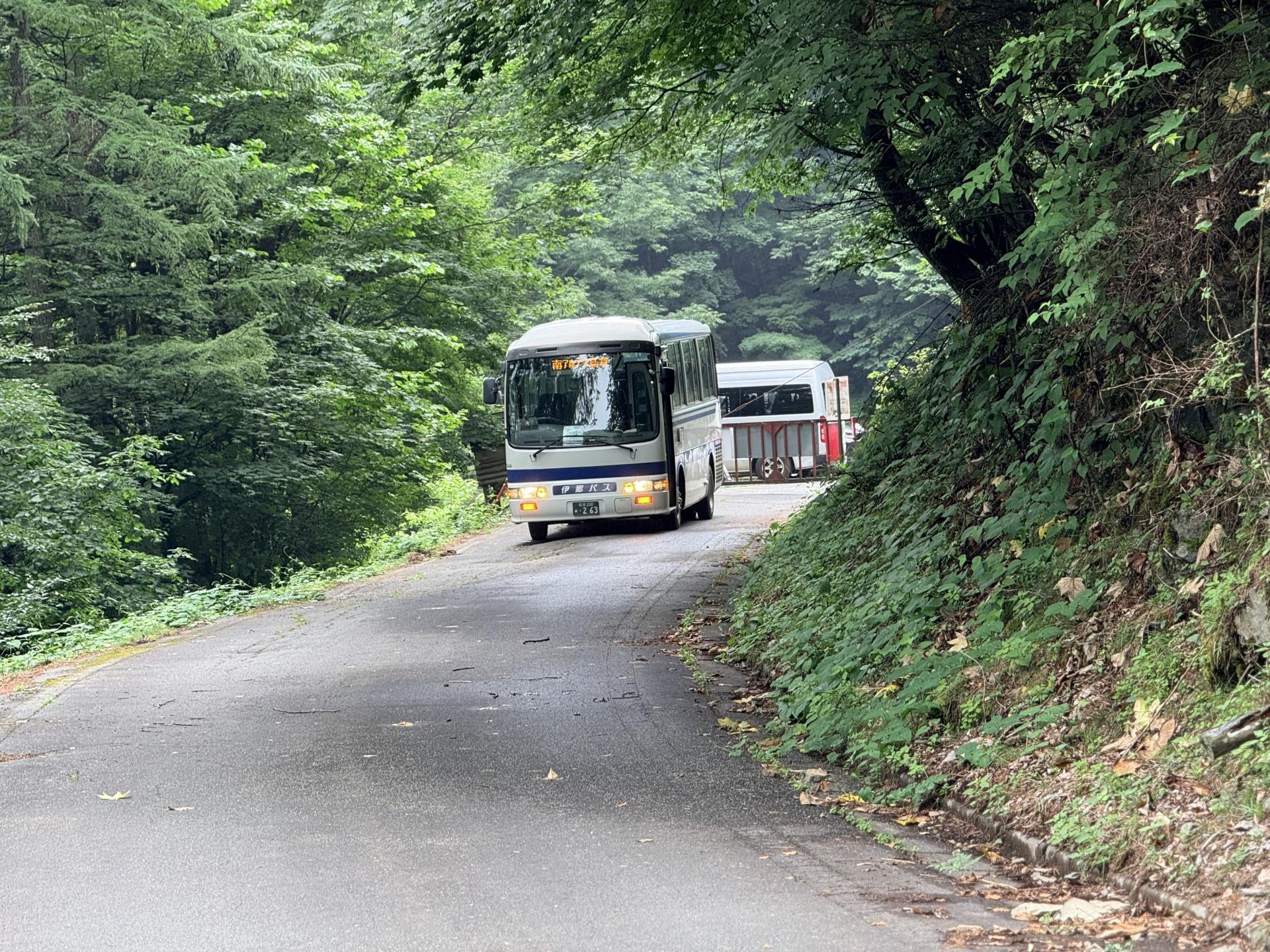 公共交通機関を利用される方はこの伊那バスを利用することになる🚌 第1駐車場🅿️に