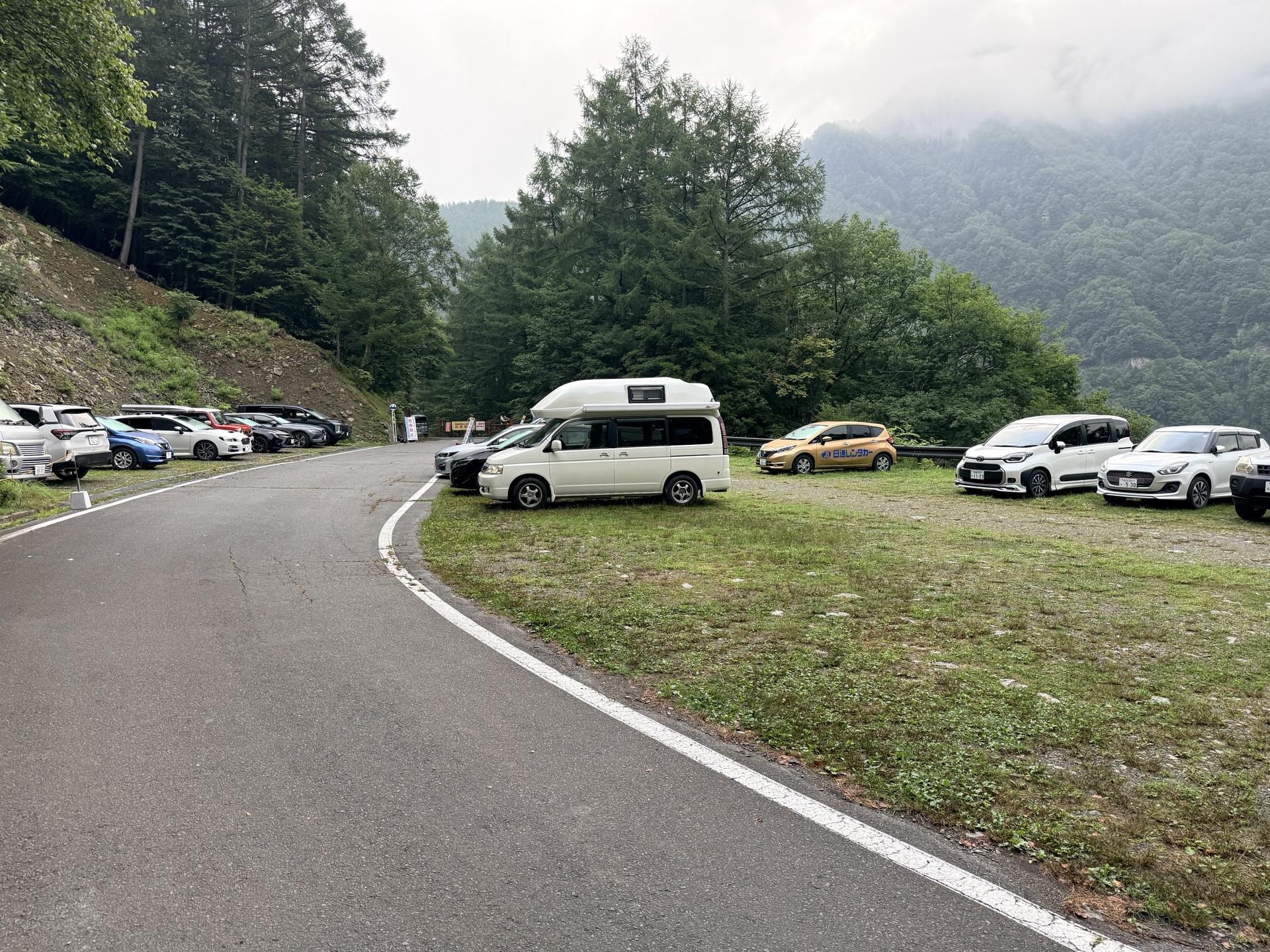 鳥倉登山口 第1駐車場の朝の様子