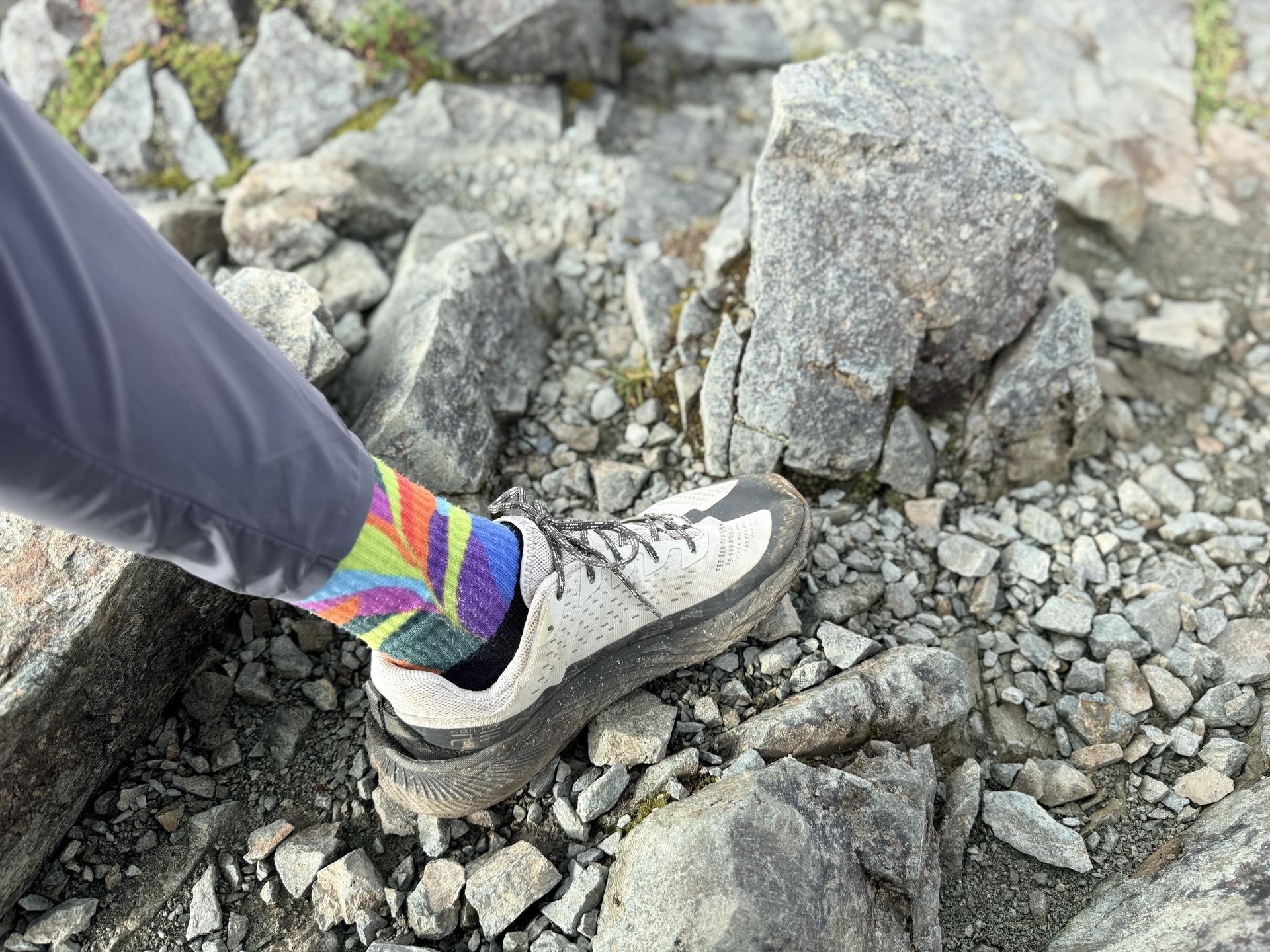 今回の足元はMERRELL アジリティピーク。靴下はinjinji