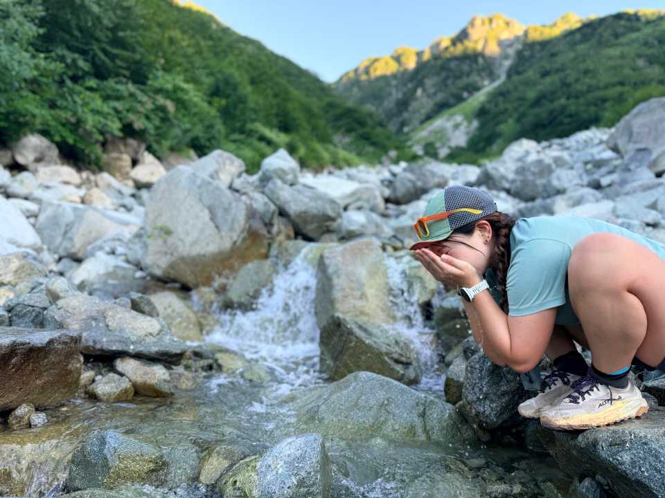 恒例の水浴びで目が覚める