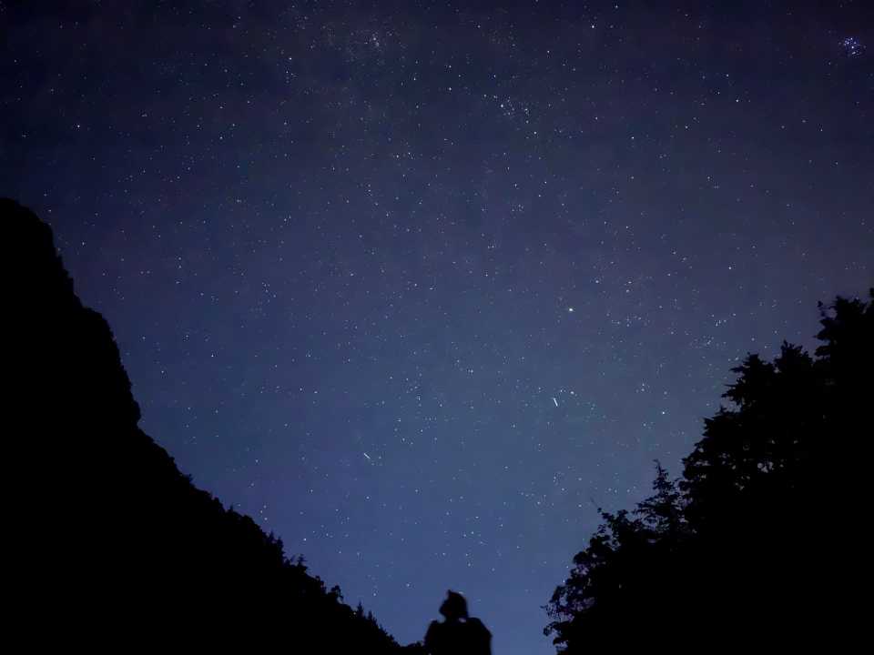 iPhoneで撮影した林道からの星空