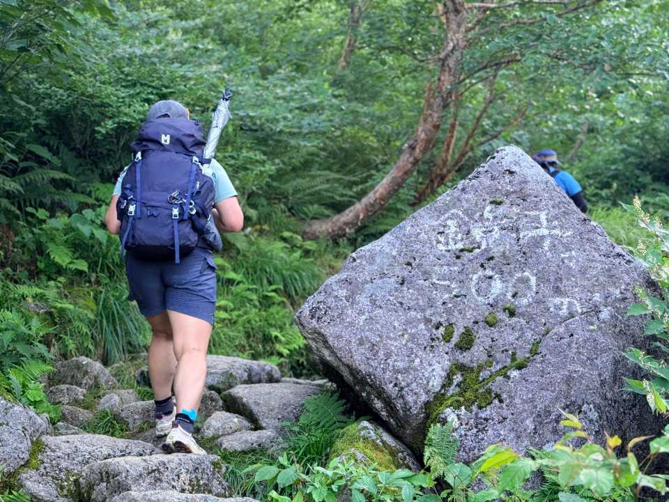 鏡平山荘まであと500m