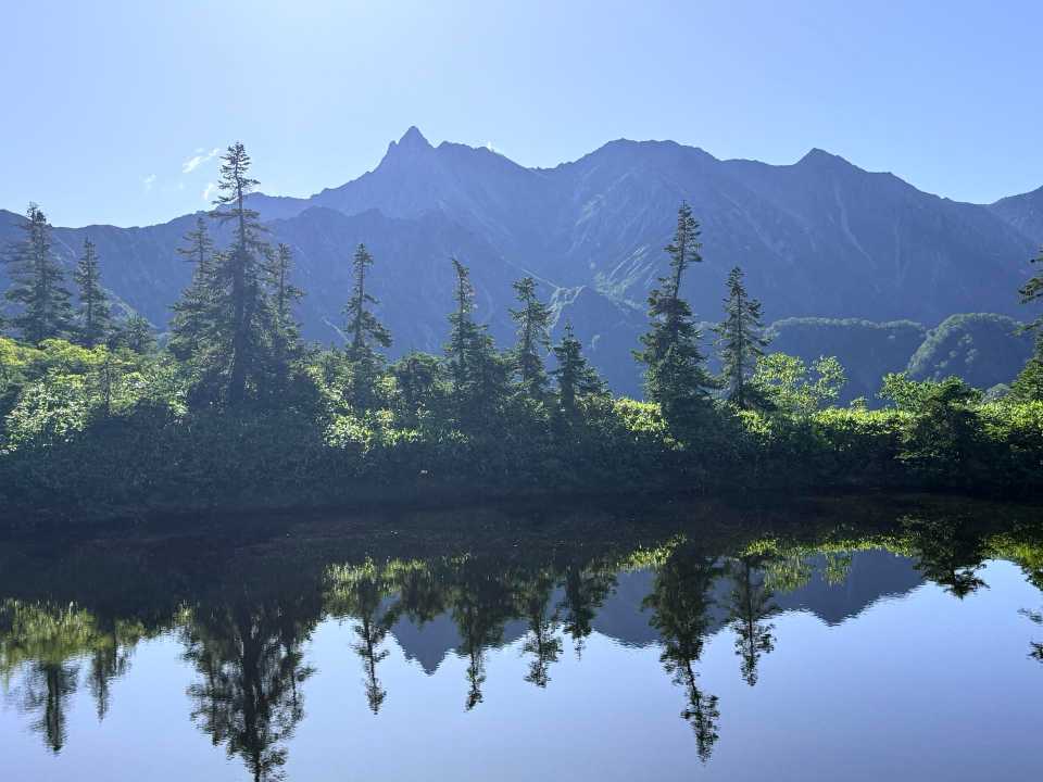 鏡池に映る逆さ槍ヶ岳