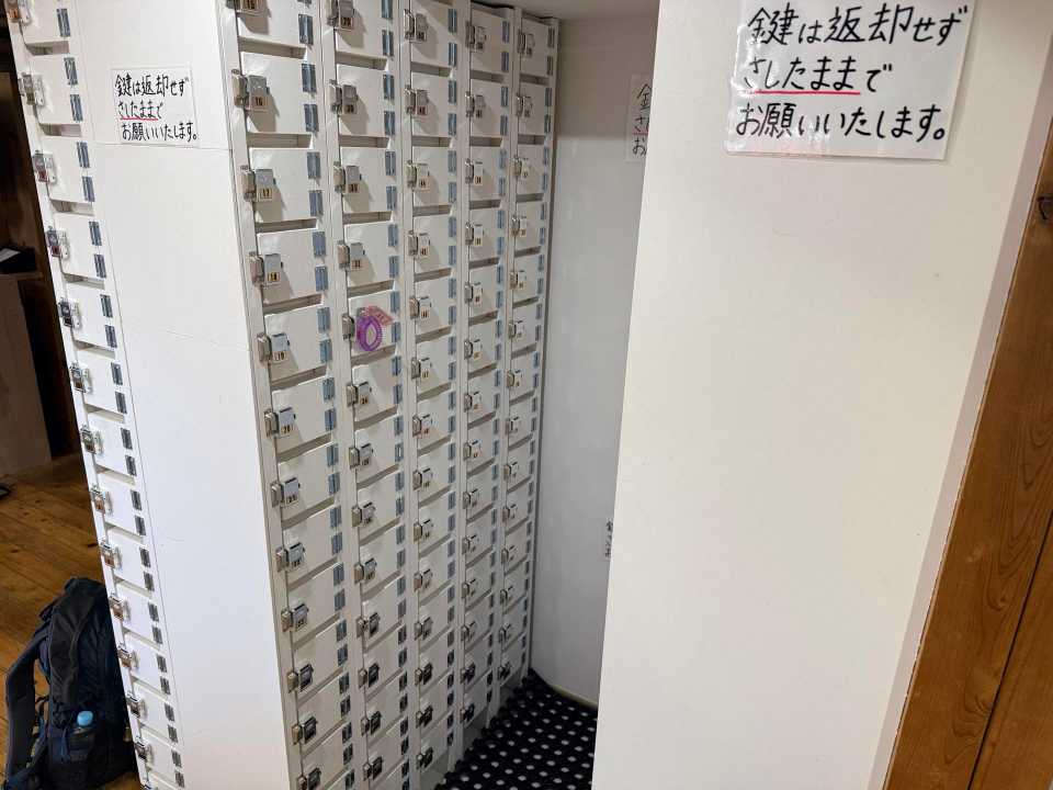 専用ロッカーで預かります