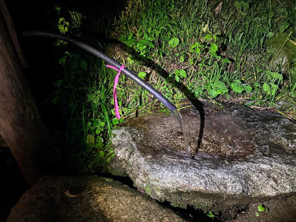 笠新道入口の水場