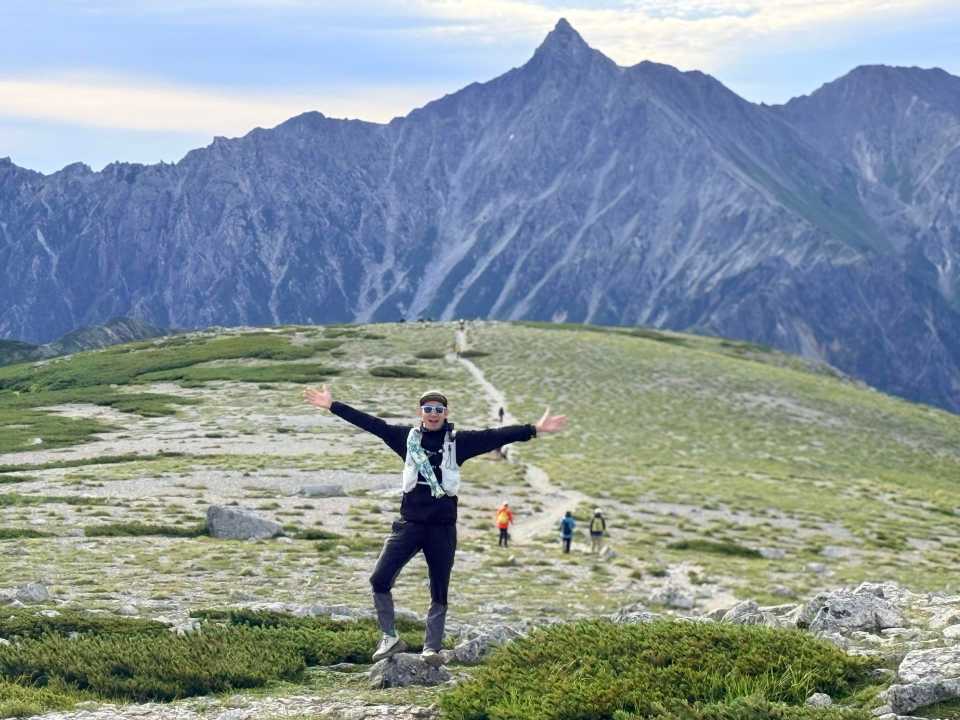 天空の滑走路でのイッチーポーズ