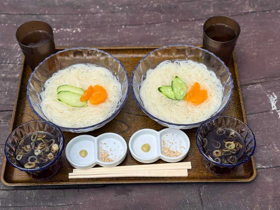 わさび平小屋の名物そうめん