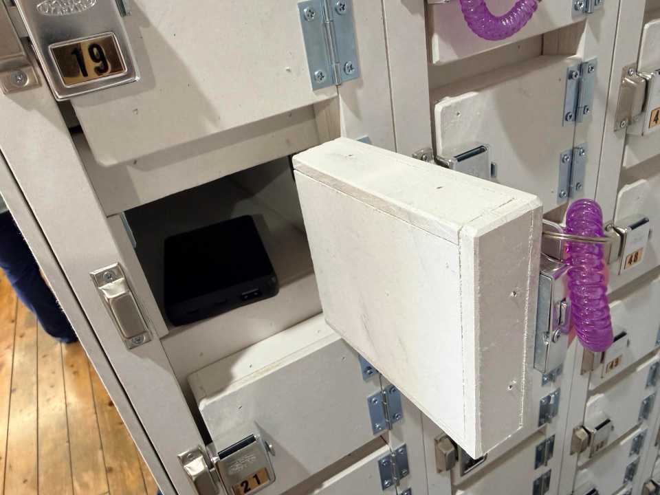 10,000mAhなら4つほど入る
