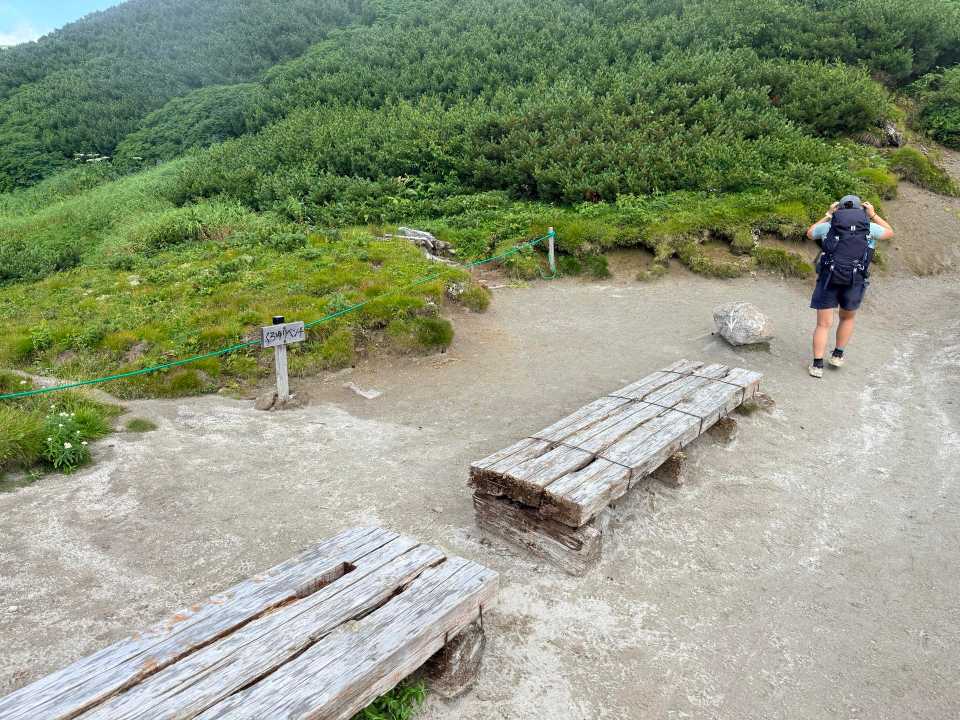 黒百合ベンチで小休止