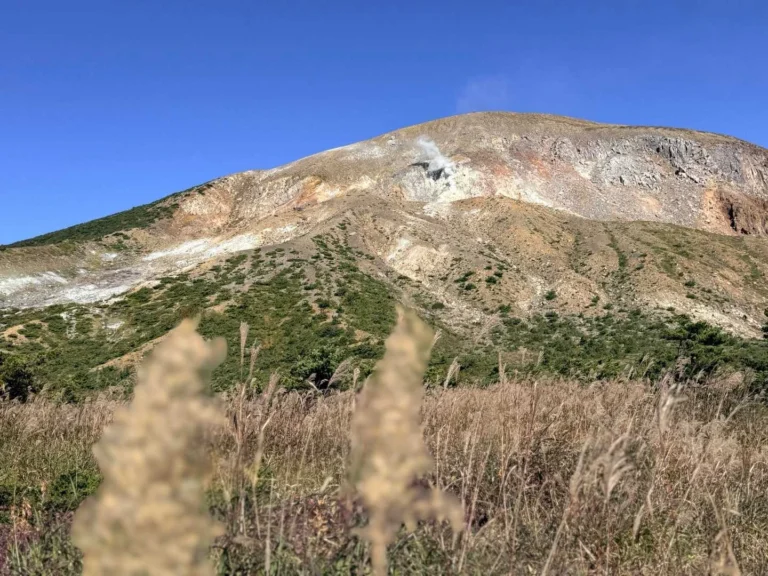 浄土平で撮影した一切経山が見えた