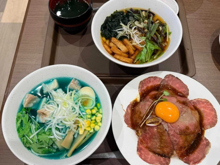 浄土平レストハウスの魔女の瞳ラーメン、山菜うどん、福島牛ローストビーフ丼