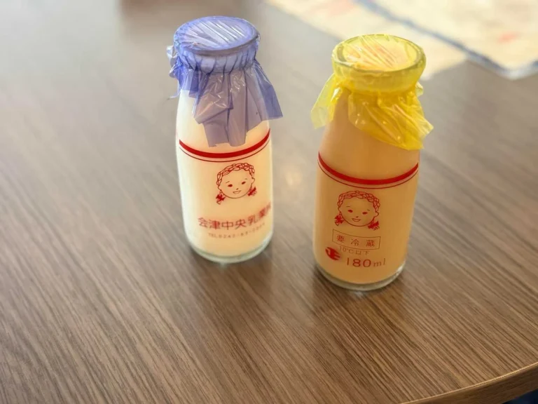土湯温泉中之湯で飲んだコーヒー牛乳と牛乳