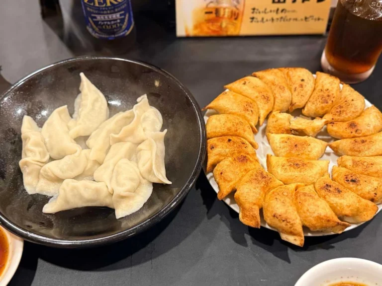 餃子の店 山女の焼き餃子と水餃子