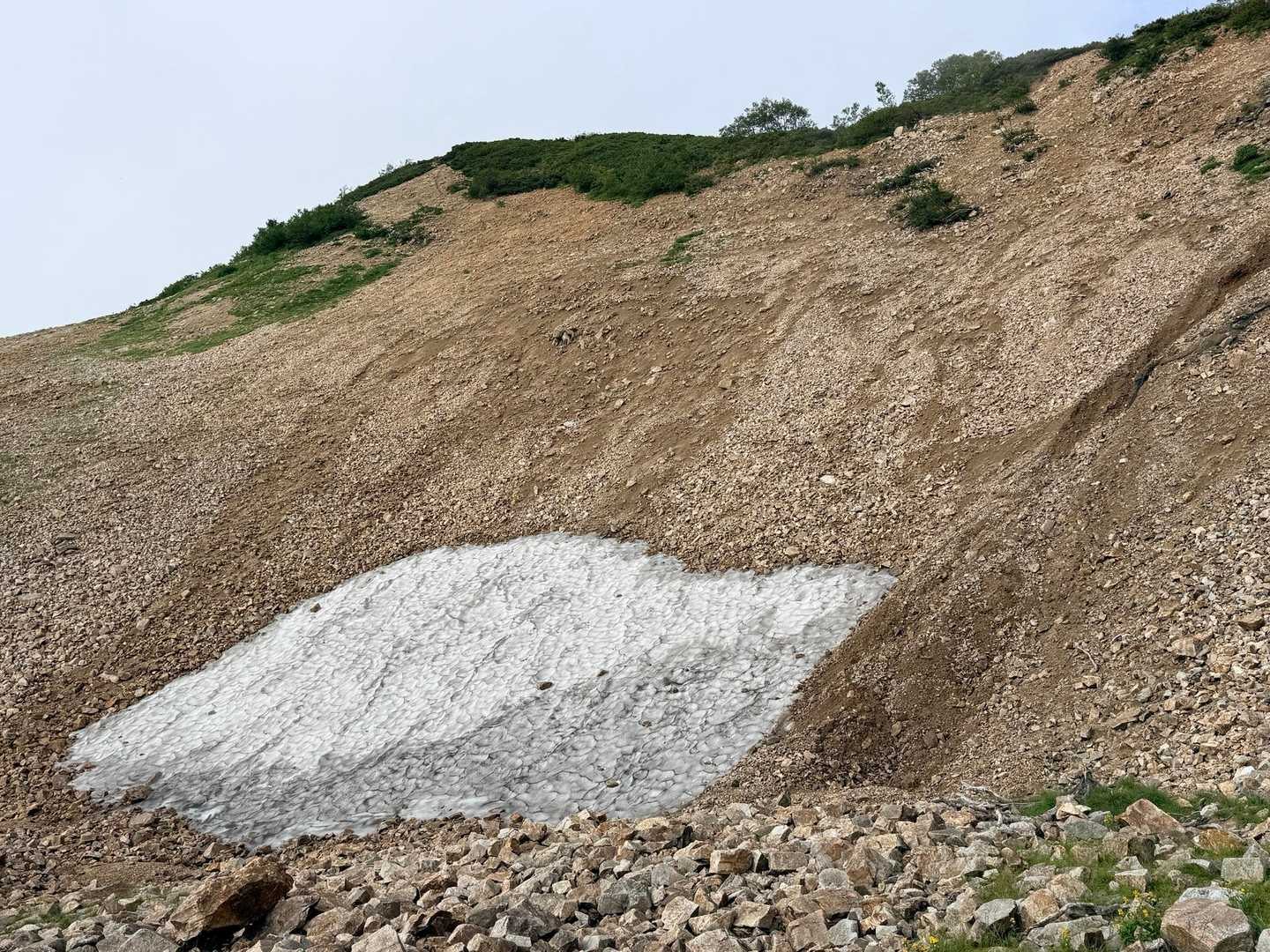 唐松岳・八方尾根の9月にも残った雪渓（2026年9月）