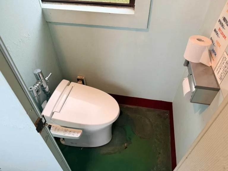 栗駒山・須川コースと産沼コース 洋式の水洗トイレでウォシュレット付き