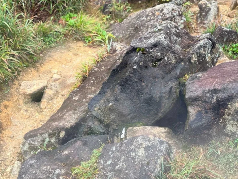 栗駒山・須川コースと産沼コース ここも地面から湯気がモクモク