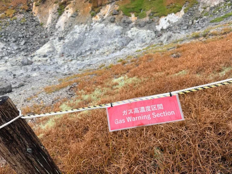 栗駒山・須川コースと産沼コース ここはガス高濃度区間