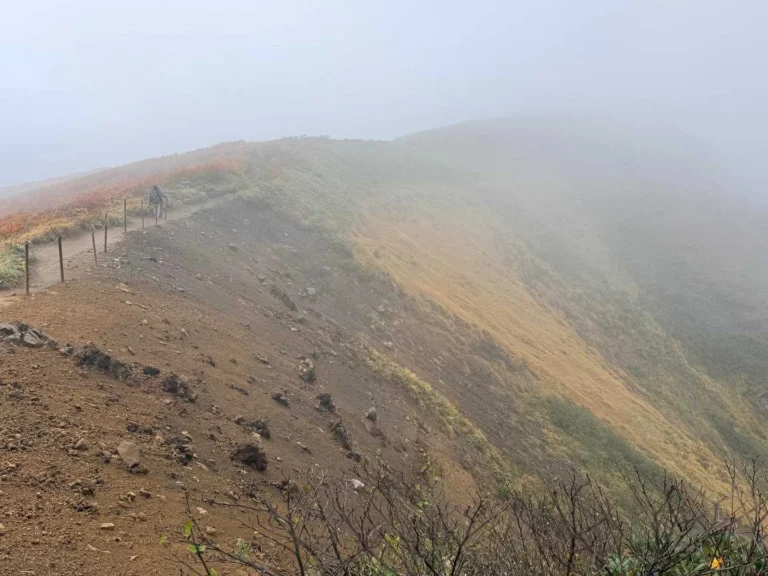 栗駒山・須川コースと産沼コース ここから山頂まではあとわずか!