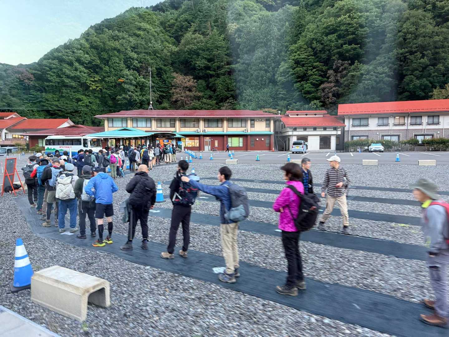 仙丈ヶ岳・北沢峠ルートの始発便は4台・約130人が乗車（2026年9月）