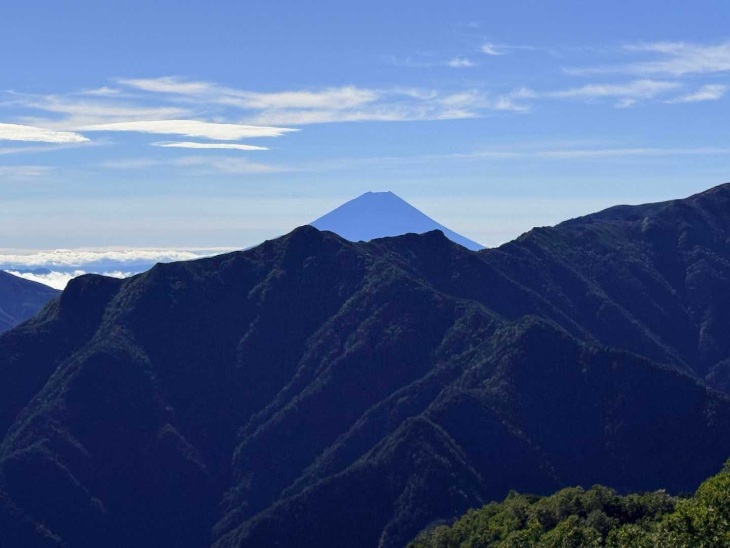 仙丈ヶ岳・北沢峠ルートの稜線から見えた富士山（2026年9月）