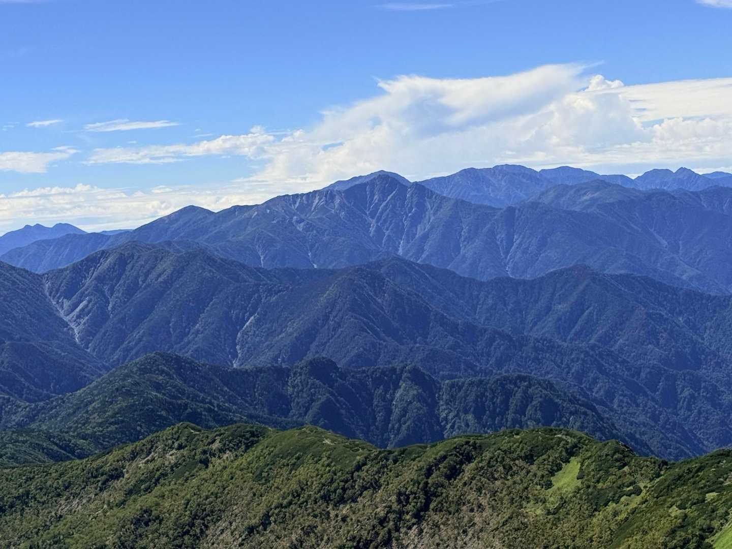 仙丈ヶ岳・北沢峠ルートの仙塩尾根の先に塩見岳・悪沢岳・赤石岳・聖岳（2026年9月）