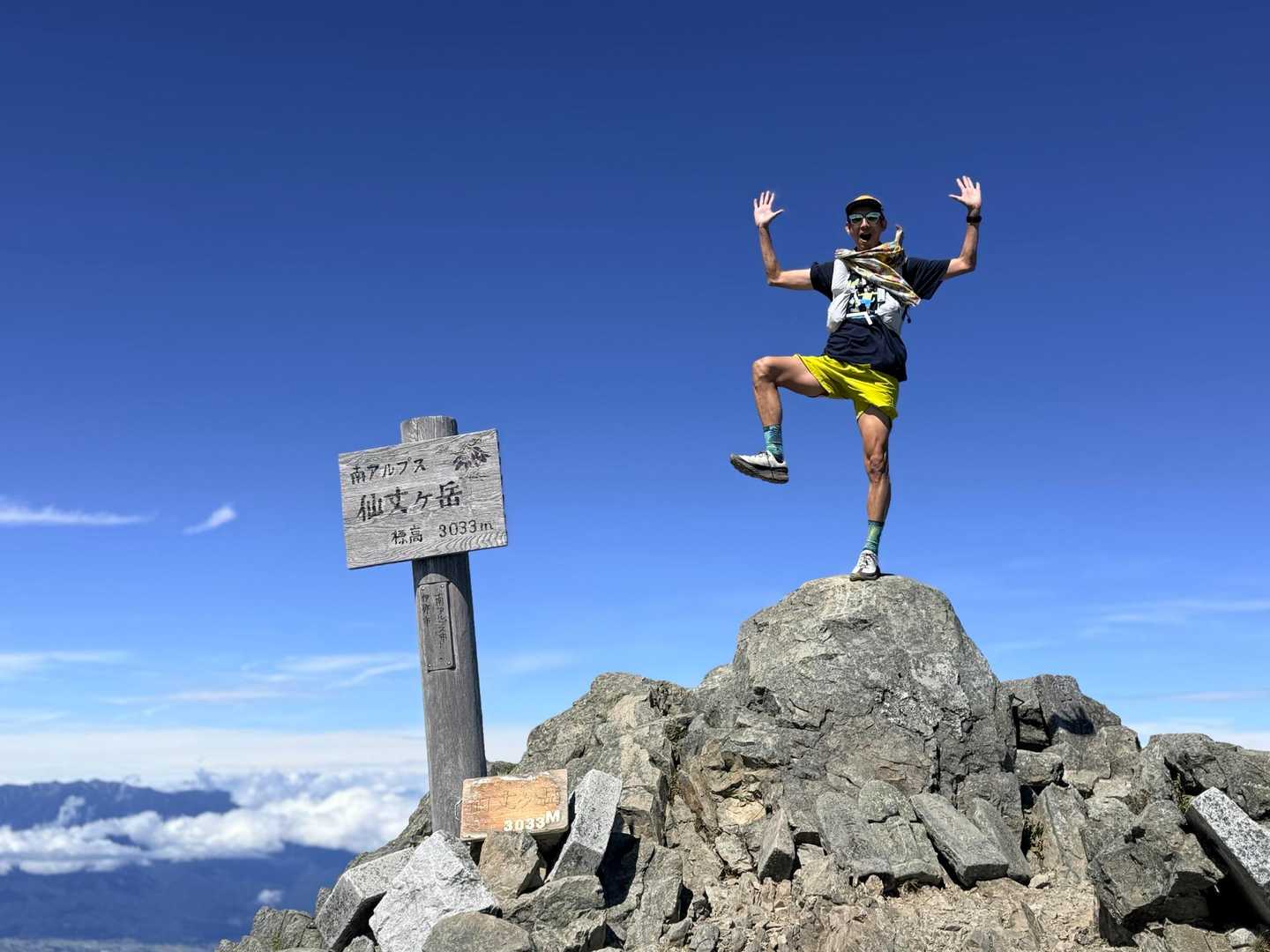 仙丈ヶ岳・北沢峠ルートの強風でも快晴だった仙丈ヶ岳山頂（2026年9月）