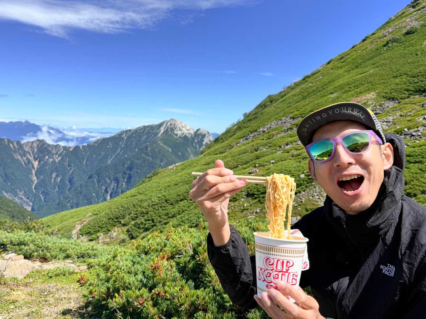 仙丈ヶ岳・北沢峠ルートの絶景を眺めながら食べるカップヌードル（2026年9月）