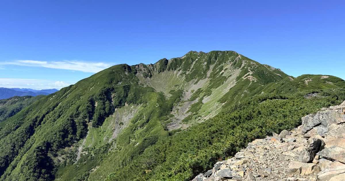 小仙丈ヶ岳から望む秋の仙丈ヶ岳と大仙丈カール