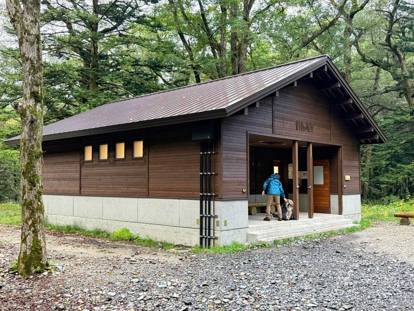 槍ヶ岳山行・徳沢の公衆トイレ