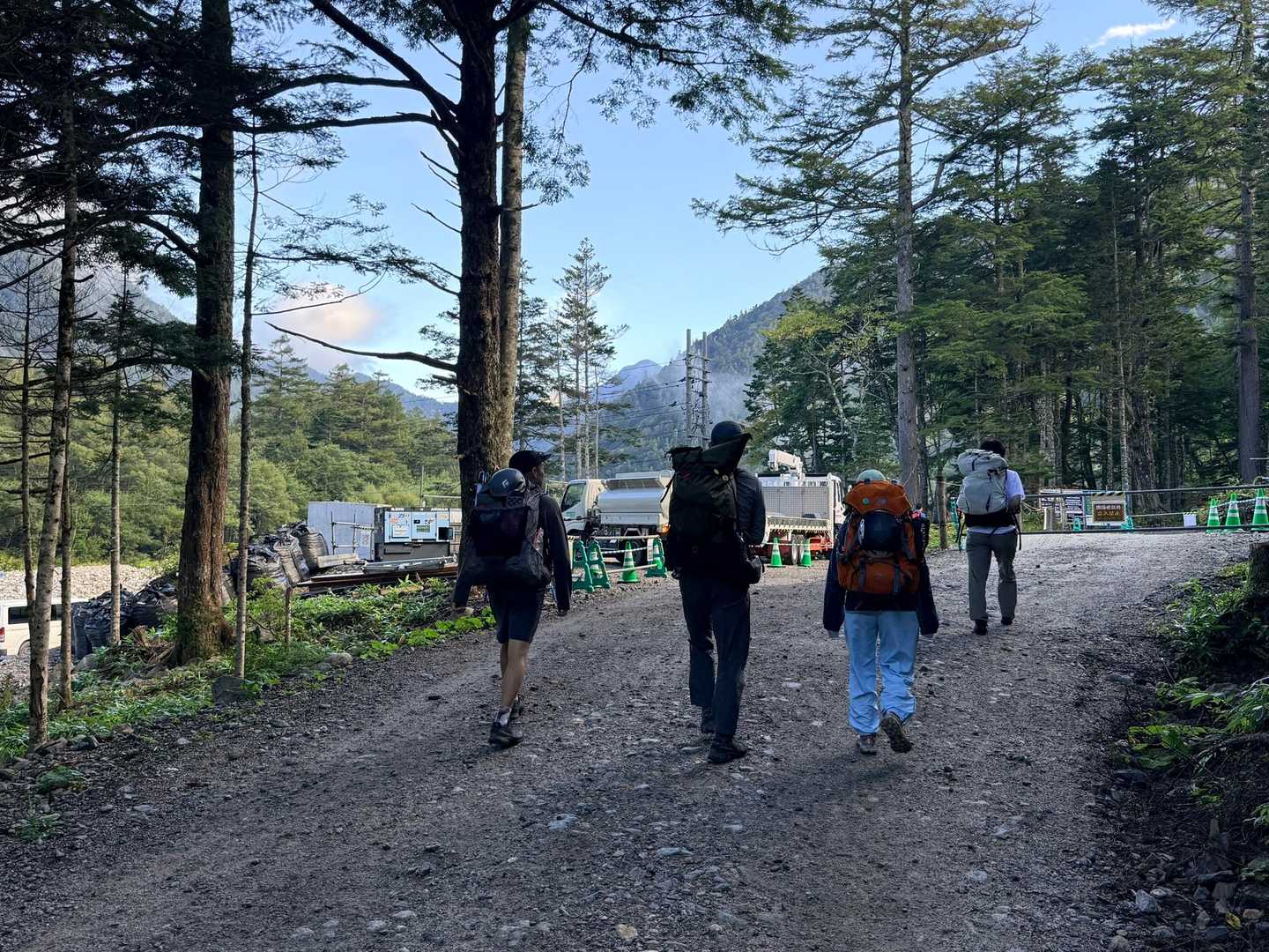 槍ヶ岳山行・九州からやってきた3名と合流して先に進む