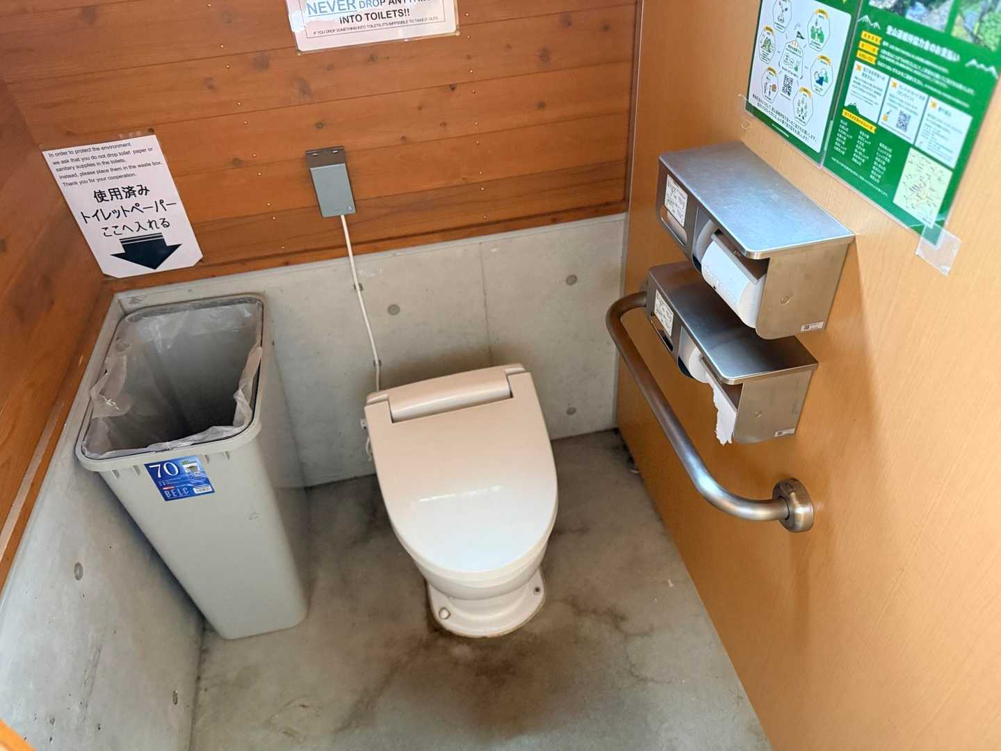槍ヶ岳山行・洋式のボットン便所