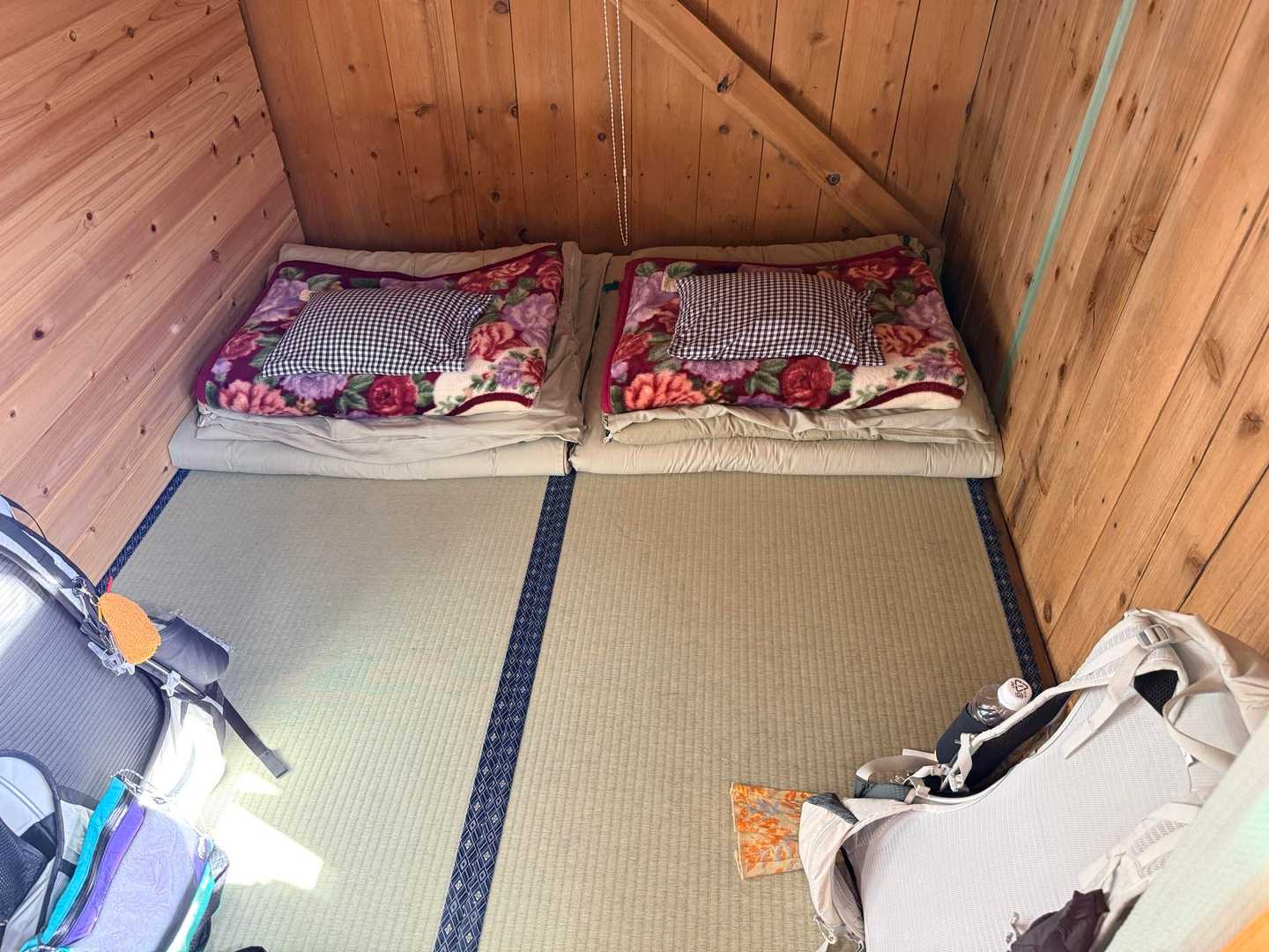 槍ヶ岳山行・寝室はこんな感じ
