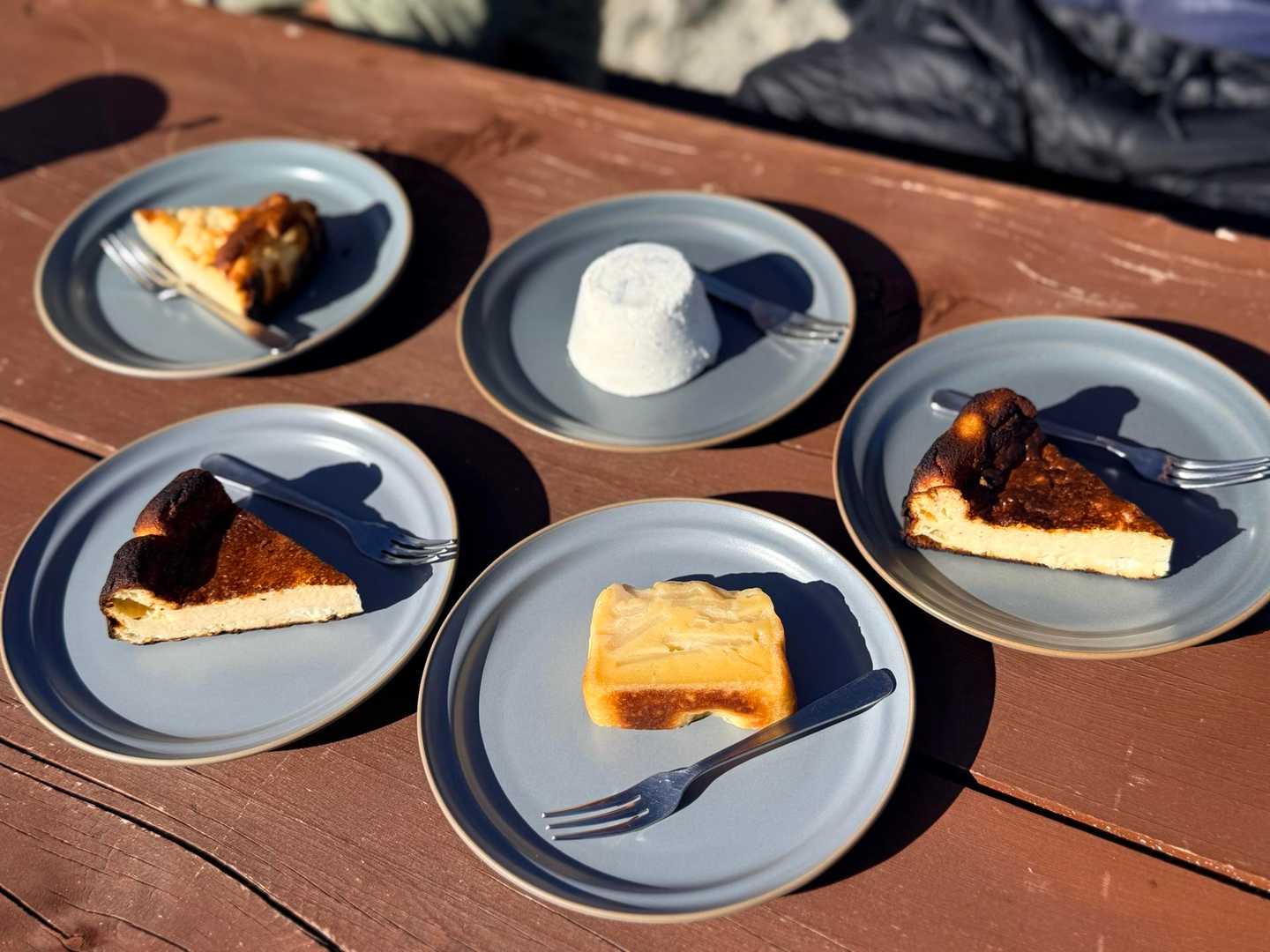 槍ヶ岳山行・1番人気はバスク風チーズケーキ