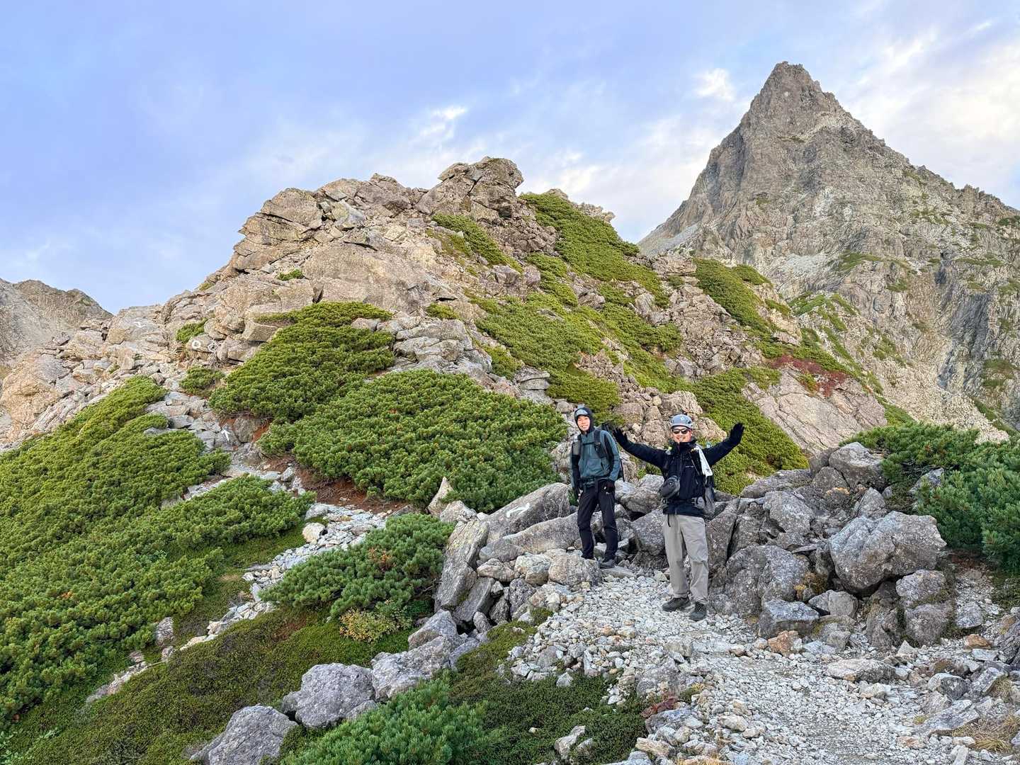 槍ヶ岳への山行で撮影した近づく槍ヶ岳