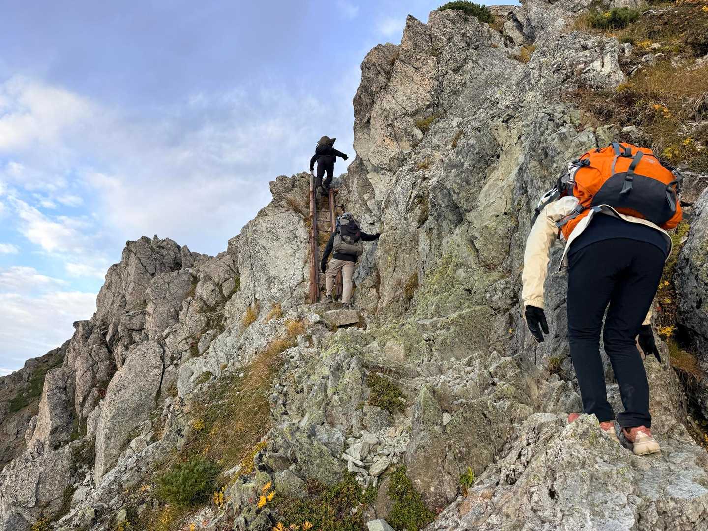 槍ヶ岳への山行で撮影した高度感のあるハシゴ
