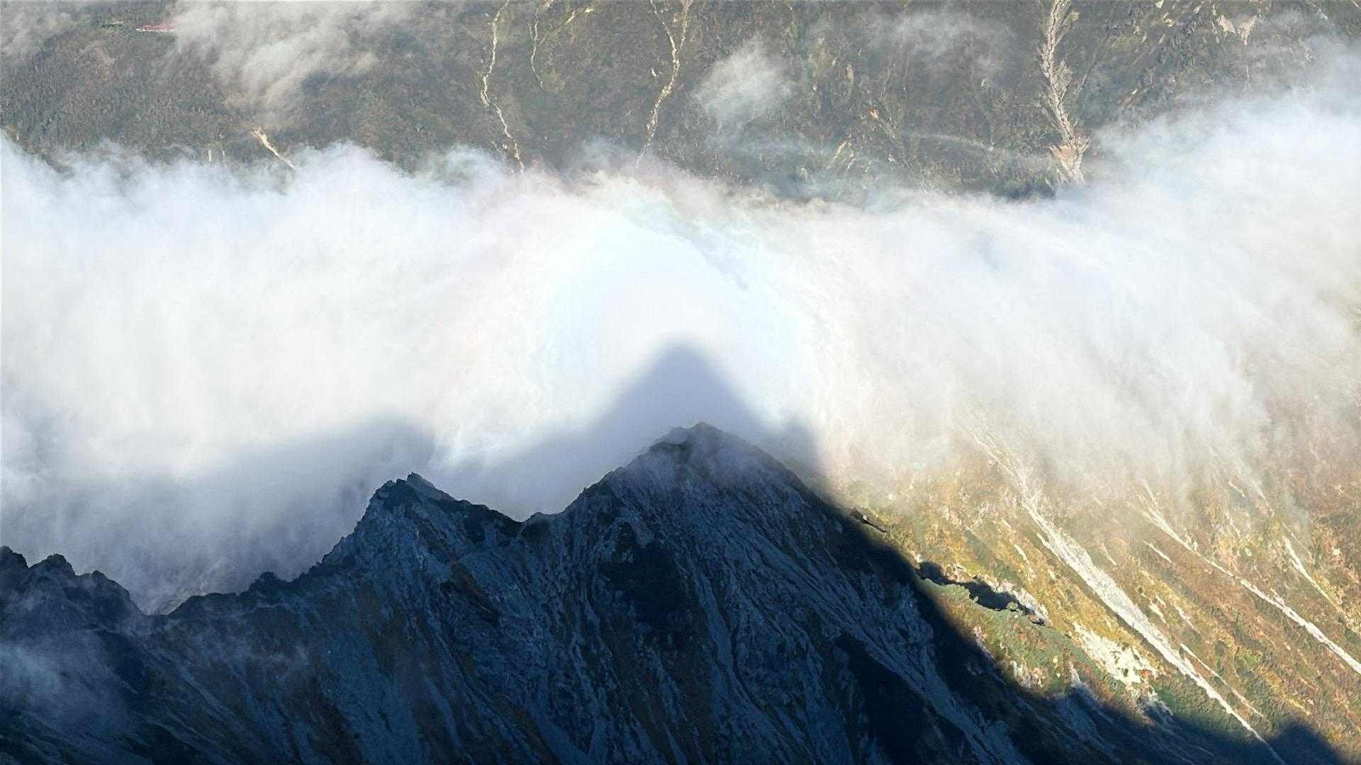 槍ヶ岳山行・槍ヶ岳の影とブロッケン現象