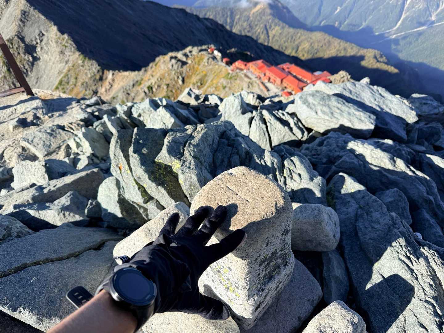 槍ヶ岳への山行で撮影した山頂の三角点