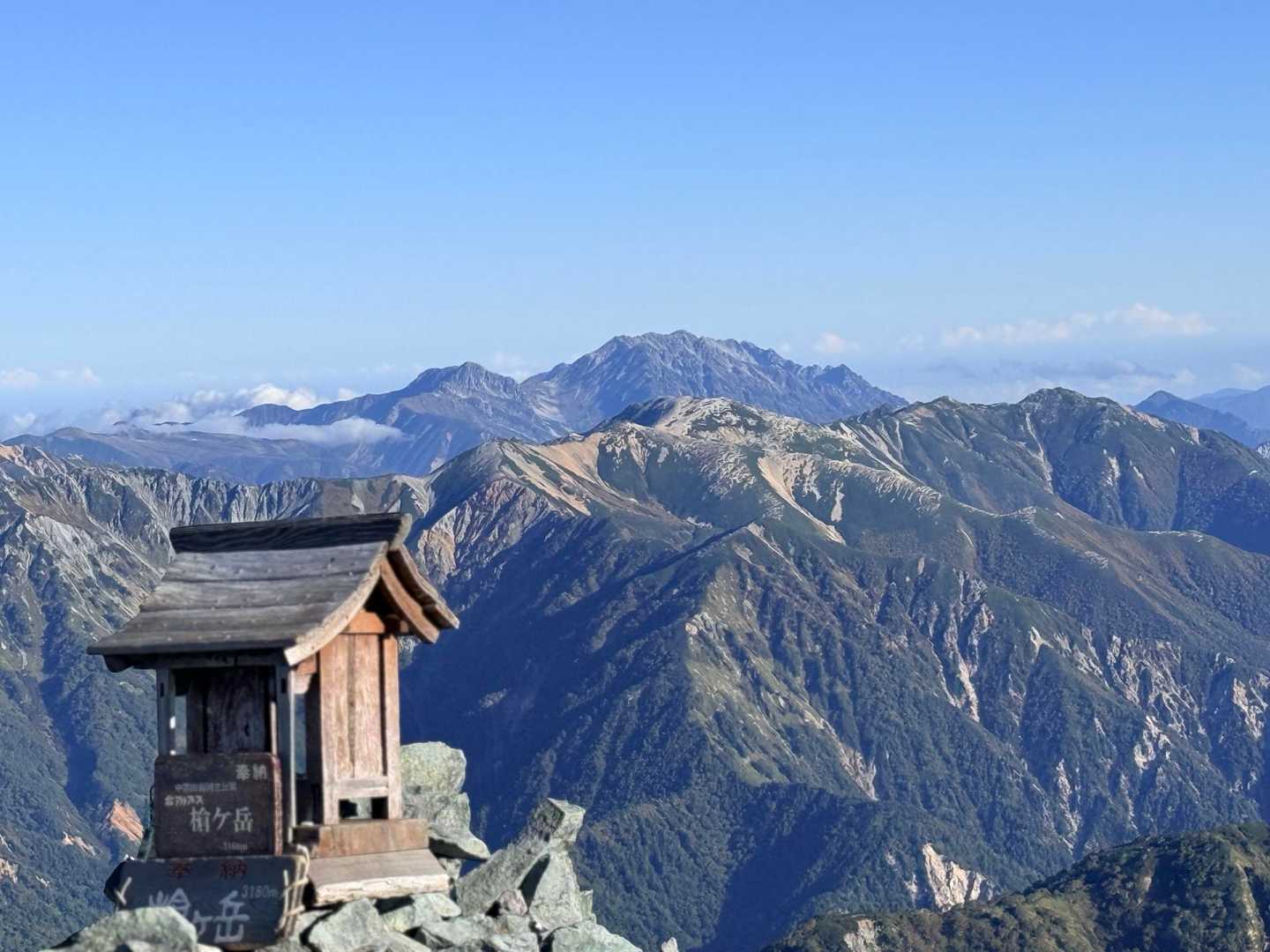 槍ヶ岳への山行で撮影した遠くに剱岳