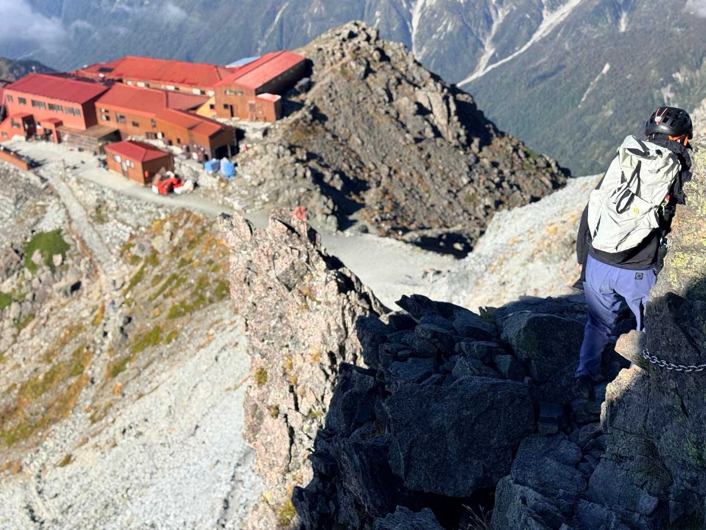 槍ヶ岳への山行で撮影した鎖場は一人ずつ