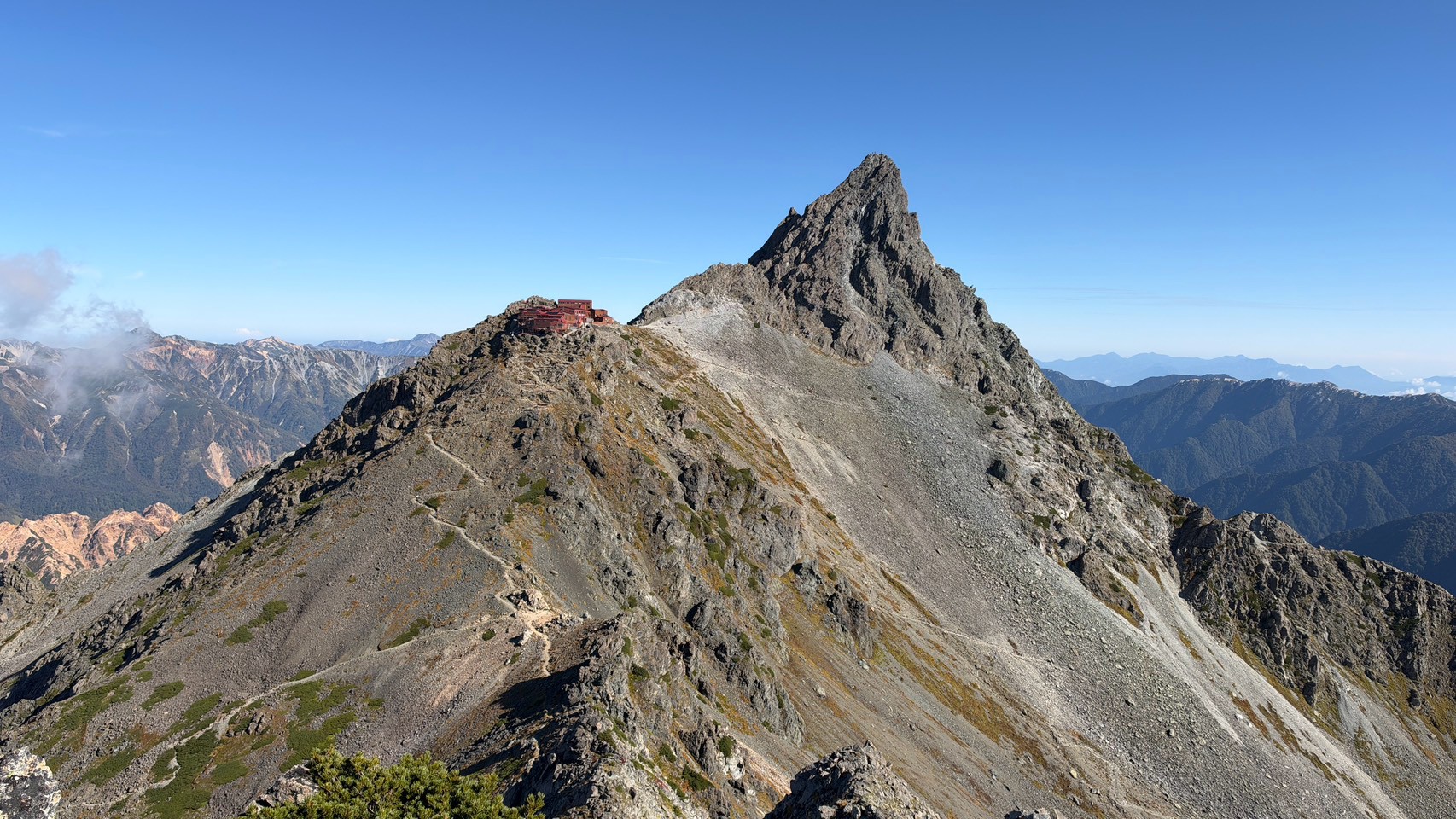 槍ヶ岳へ、10回目の山頂と仲間の初登頂｜ヒュッテ大槍に泊まる上高地発の山旅