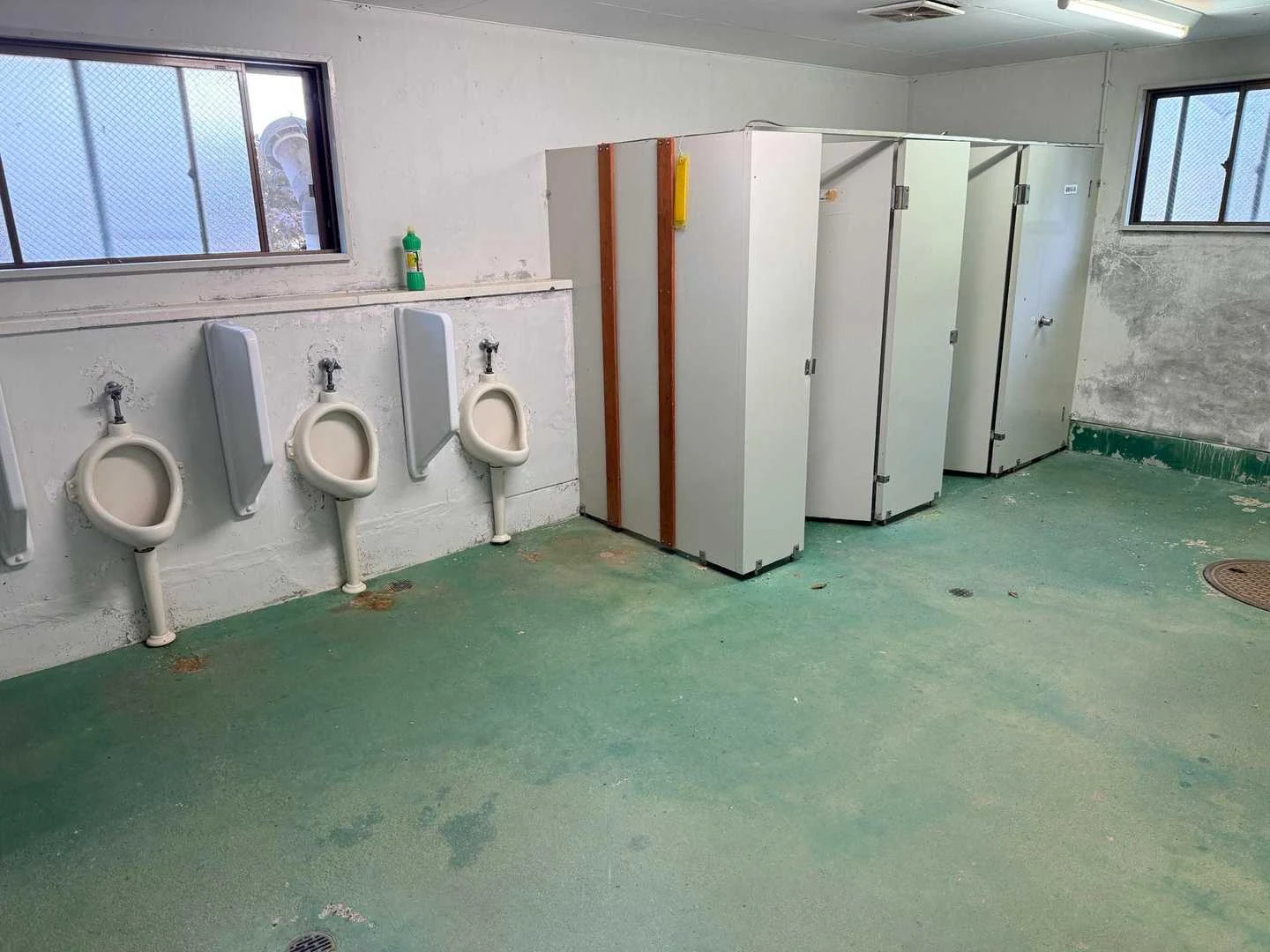 石鎚山・成就社ルート｜成就社のトイレ入口