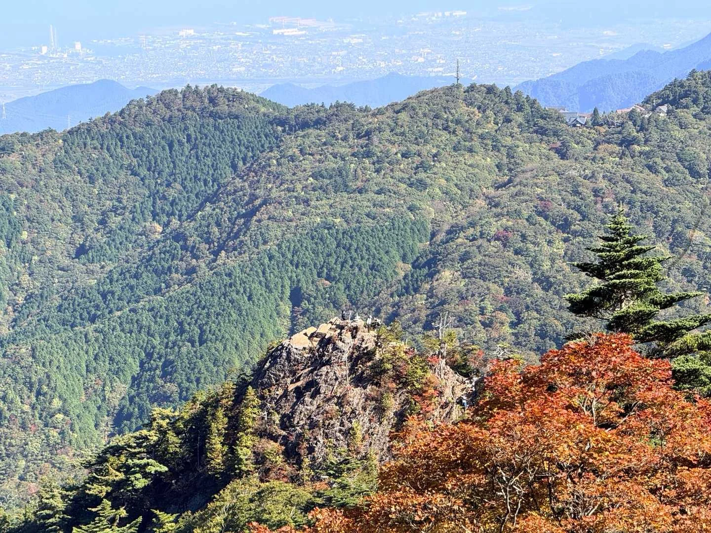 石鎚山・成就社ルート｜振り返って望む試しの鎖