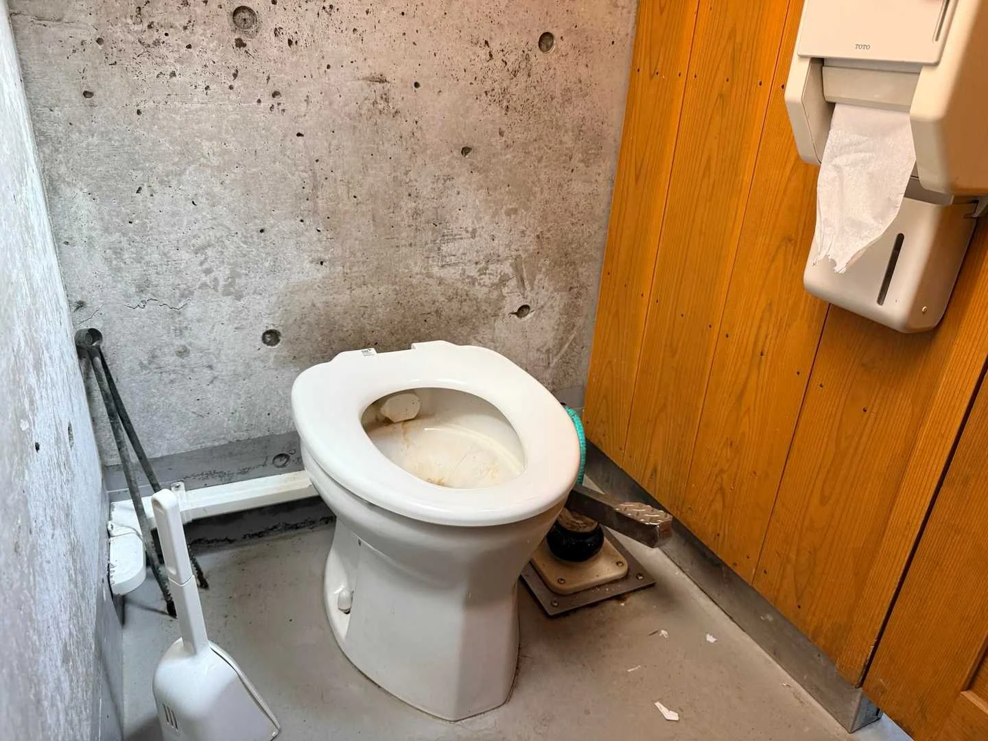 石鎚山・成就社ルート｜二ノ鎖元のトイレ内部