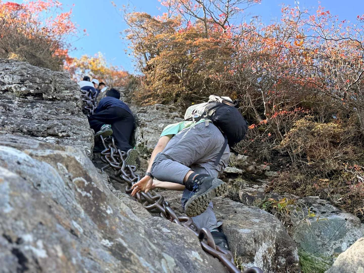 石鎚山・成就社ルート｜三ノ鎖を見上げる